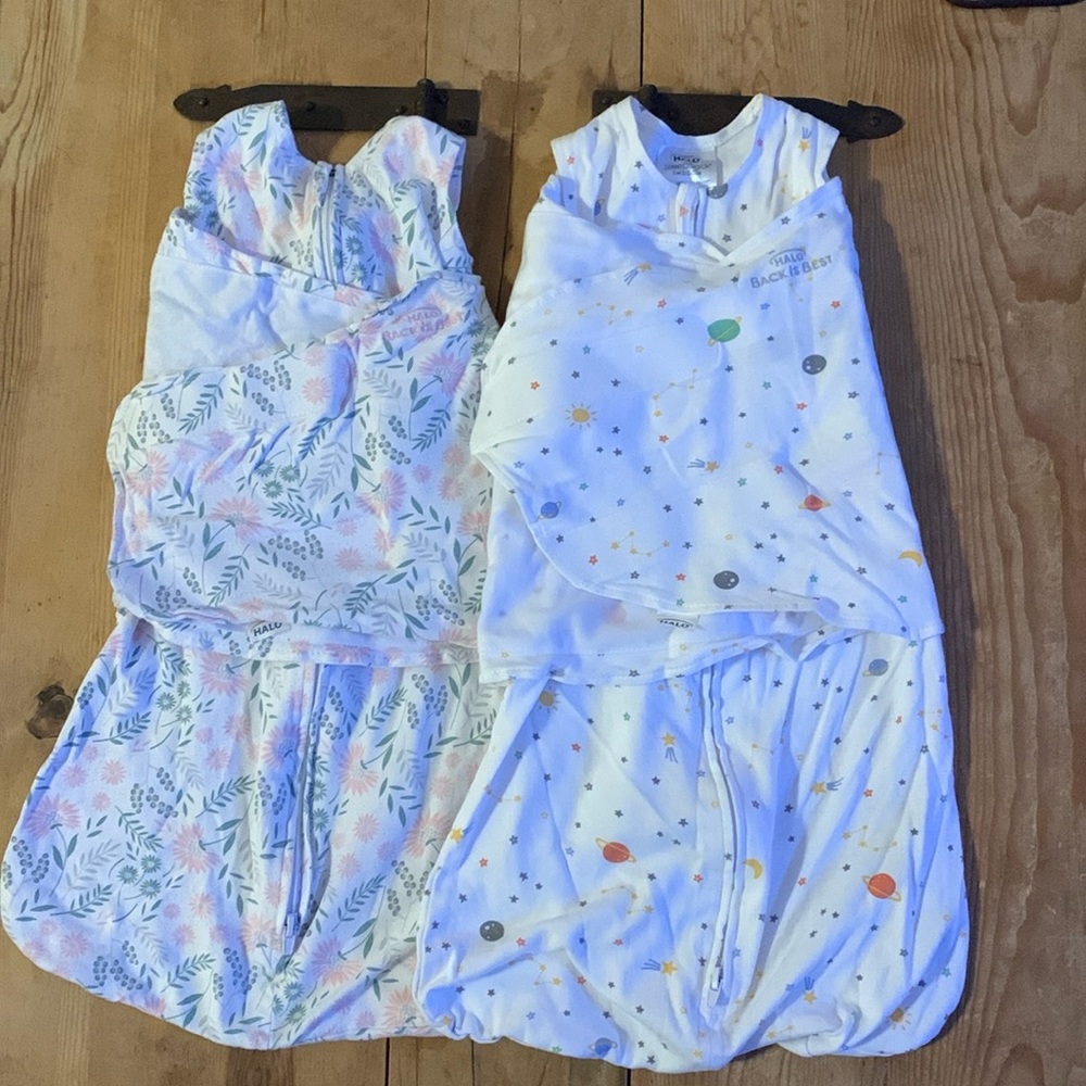 Lot of 2 HALO sleepsacks- Small- 3-6 months, 13-18lbs- stellar & floral patterns